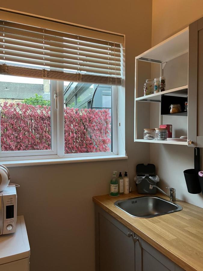 Hugo Mews Bright Studio Apartment เบรย์ ภายนอก รูปภาพ