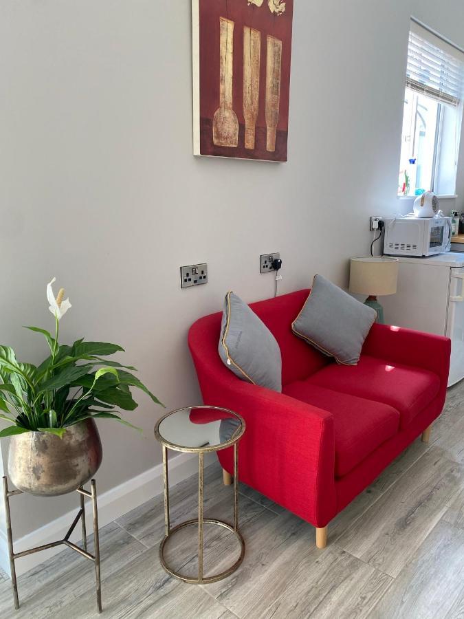 Hugo Mews Bright Studio Apartment เบรย์ ภายนอก รูปภาพ