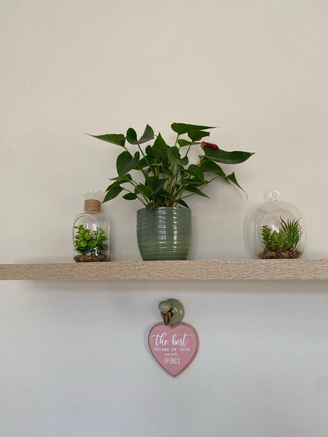 Hugo Mews Bright Studio Apartment เบรย์ ภายนอก รูปภาพ